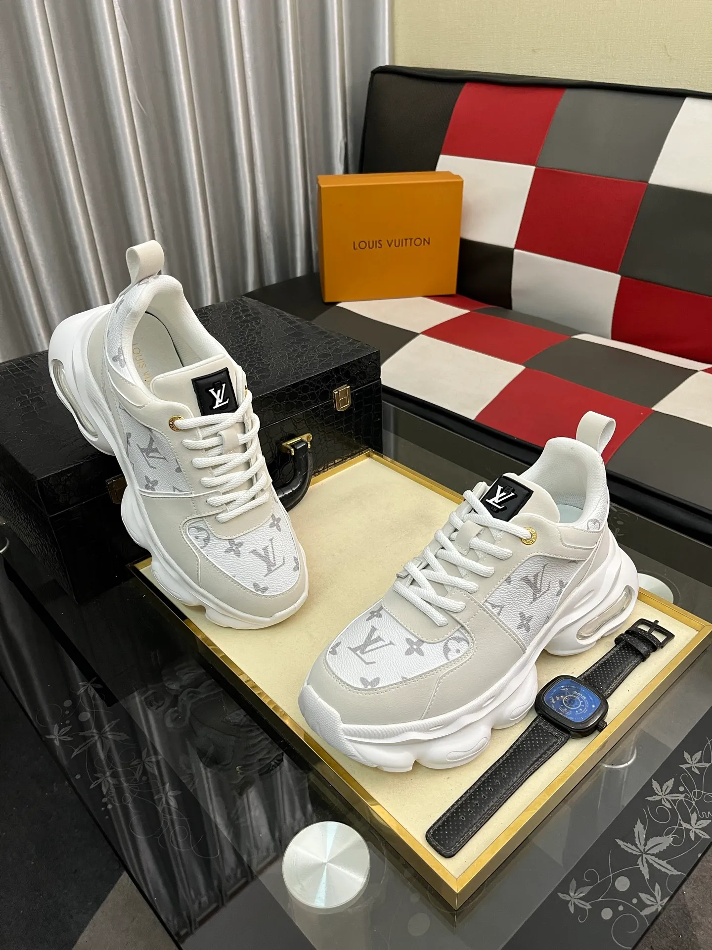 Men's shoes 💰458⌚️⌚️LV Louis Vuitton. The latest trendy casual shoes are popular in physical stores in sizes 38-44. New spring and summer comfortable imported custom original cowhide, unique jacquard fabric element design. Paired with sheepskin lining, Lv original bottom, [taiyang][taiyang] high-end packaging and high quality💪Details determine the quality, you can enter and leave the counter at will, welcome to compare🇮🇹